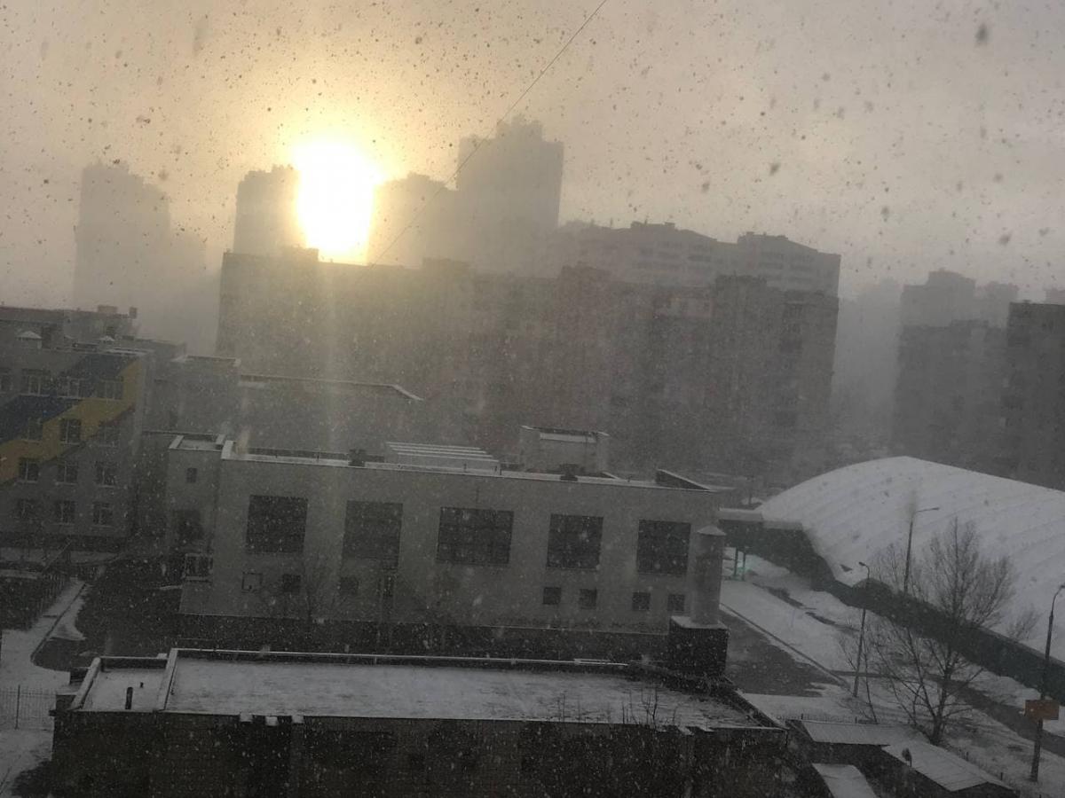 Снегопад в Киеве 8 марта / фото УНИАН Снегопад в Киеве 8 марта / фото УНИАН