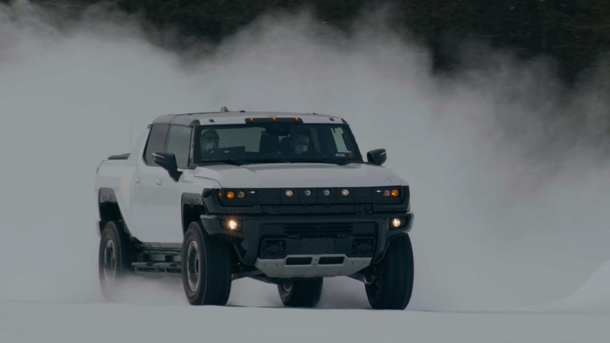GMC показал зимние тесты своего электропикапа Hummer EV / фото GMC GMC показал зимние тесты своего электропикапа Hummer EV / фото GMC