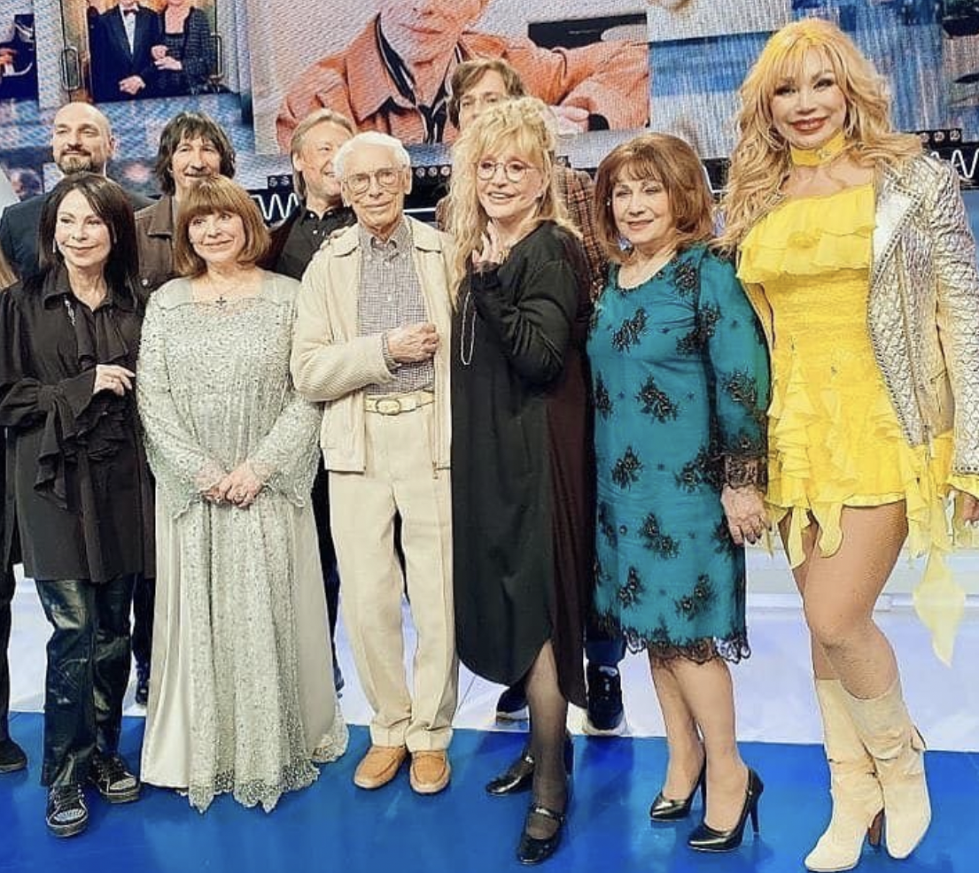 Пугачева появилась в балахоне / фото instagram.com/alla_pugacheva_forum Пугачева появилась в балахоне / фото instagram.com/alla_pugacheva_forum