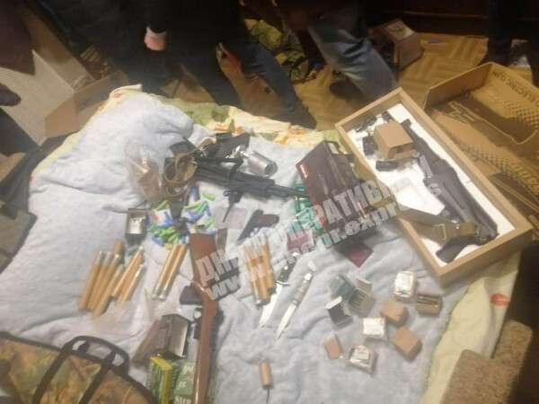Мужчина встретил полицейских криками и бранью / фото Днепр оперативный Мужчина встретил полицейских криками и бранью / фото Днепр оперативный