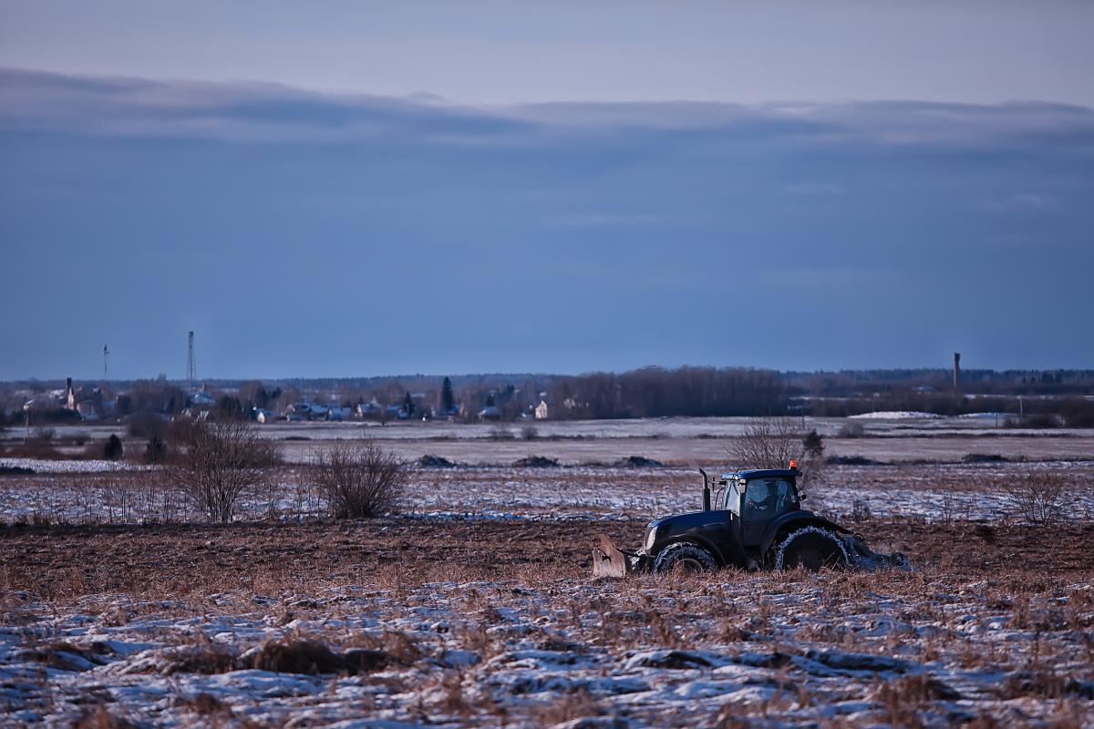 Украина находится на старте массовой посевной кампании, однако в некоторых областях на полях до сих пор лежит снег, а почва остается холодной / фото ua.depositphotos.com