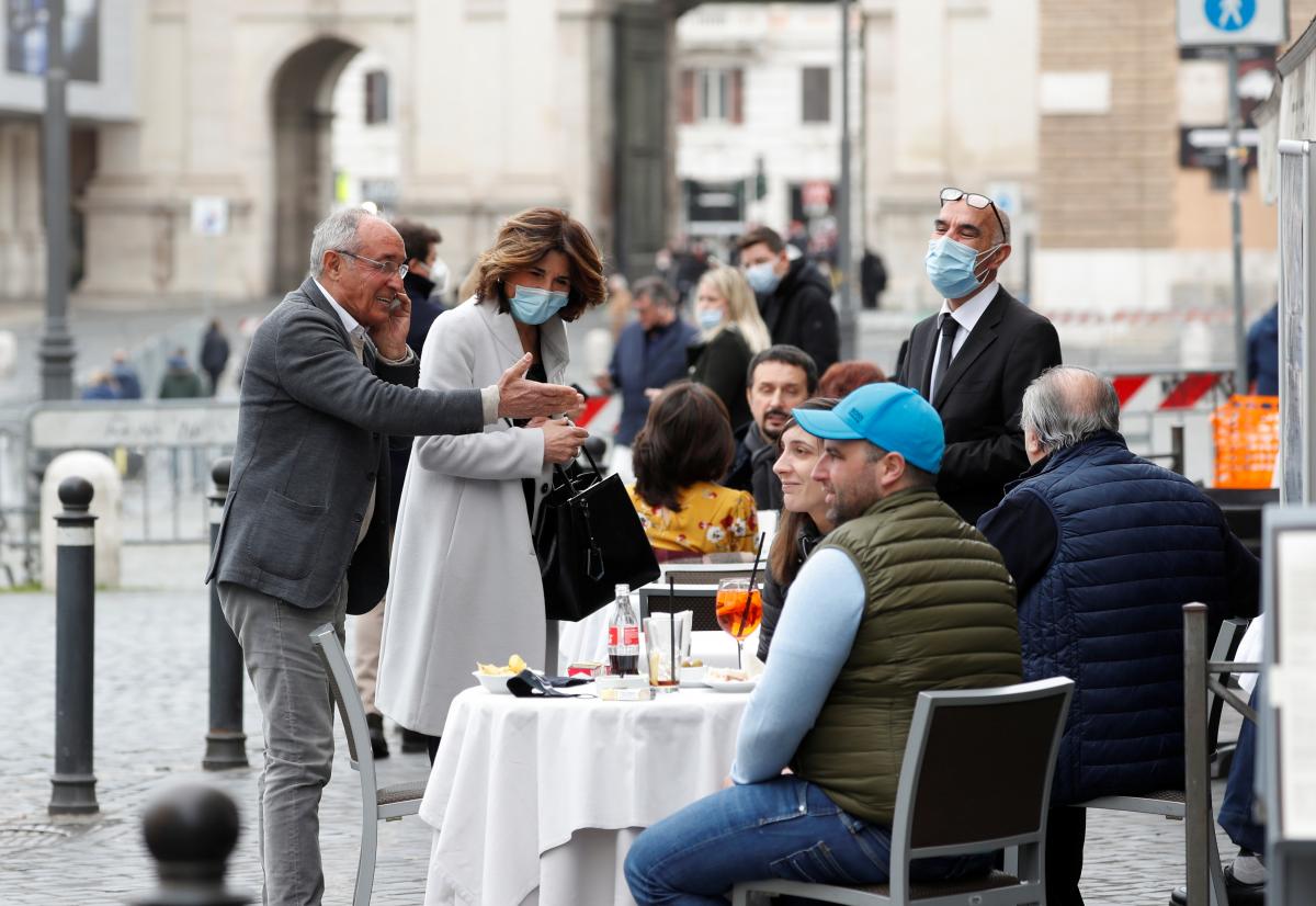 Невакцинированных итальянцев начнут штрафовать \ фото REUTERS