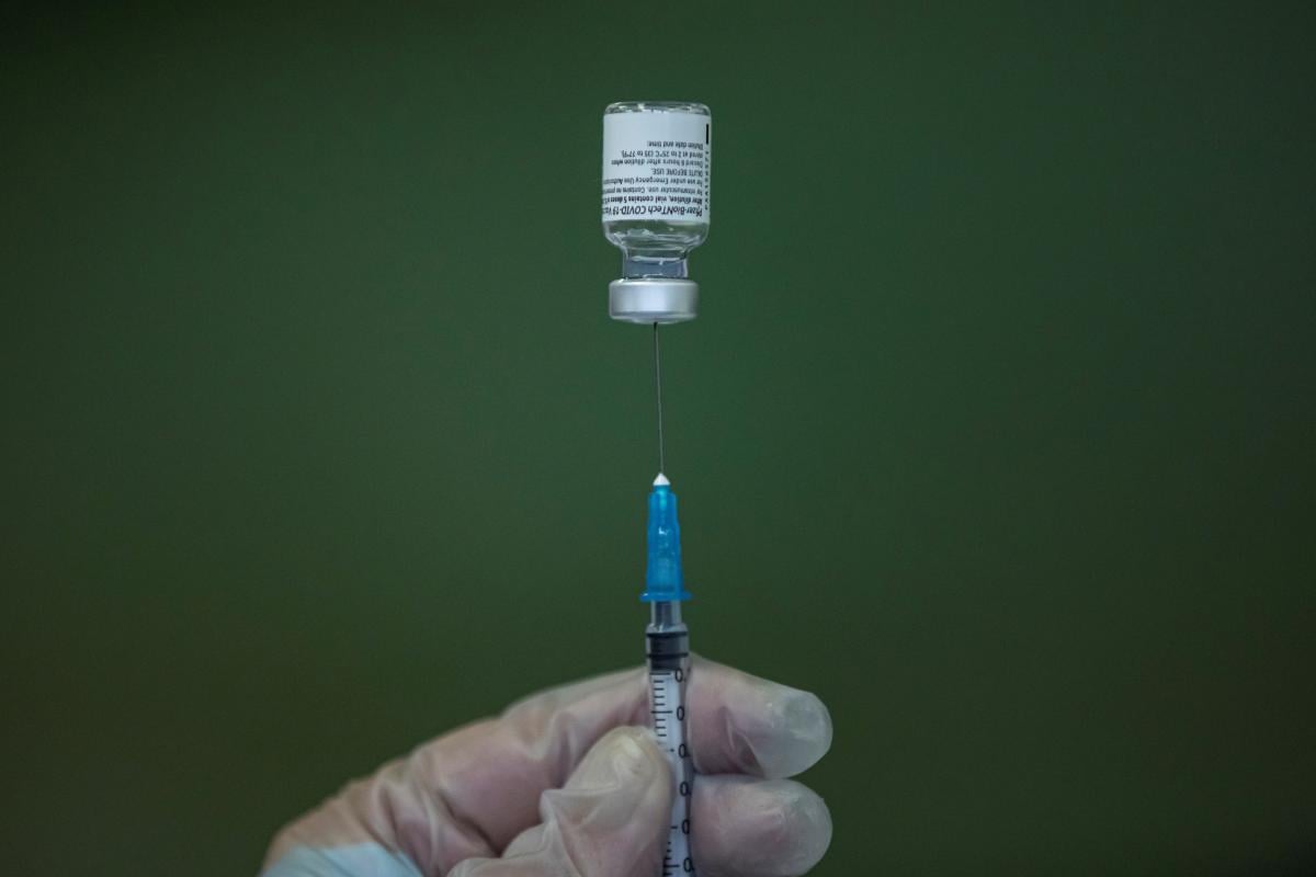 Ukraine to get first batch of Pfizer COVID-19 vaccine in April / REUTERS