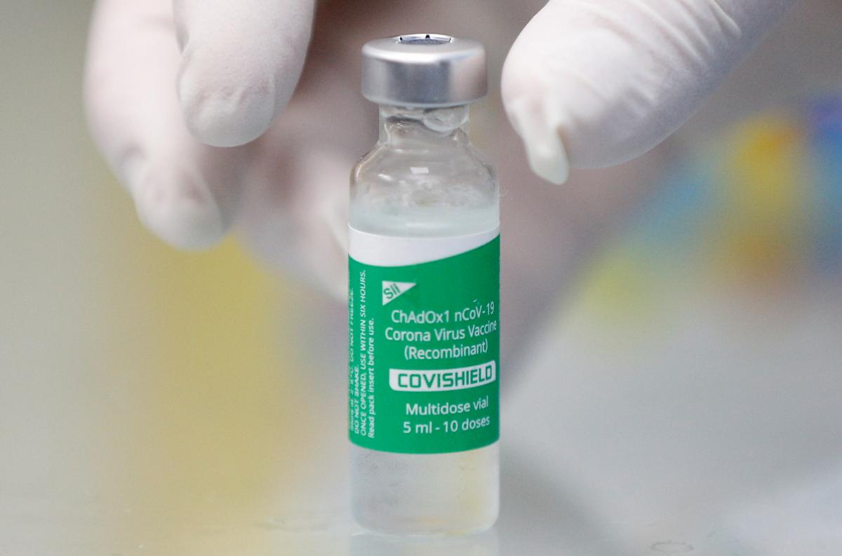 Минздрав обновил данные о побочных эффектах от вакцины Covishield / фото REUTERS