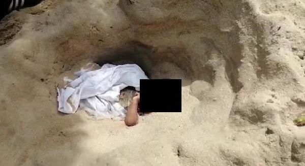 Ребенок был завернут в белую ткань и закопан головой вниз / фото Ghana Web