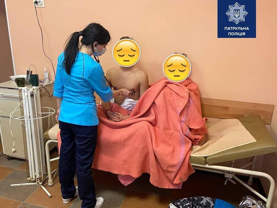 14-річних хлопців шпиталізували до дитячої лікарні / фото Патрульна поліція 14-річних хлопців шпиталізували до дитячої лікарні / фото Патрульна поліція