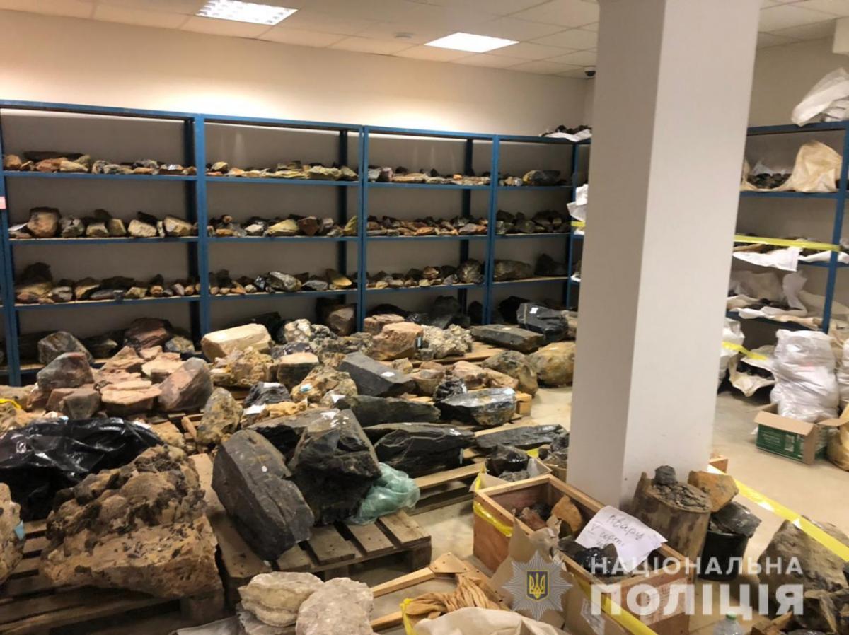 Розкрито схему незаконного видобутку корисних копалин / Нацполіція Розкрито схему незаконного видобутку корисних копалин / Нацполіція