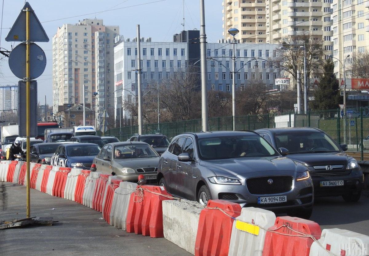 Київ скували затори: де ситуація найгірша і скільки коштує таксі Київ скували затори: де ситуація найгірша і скільки коштує таксі