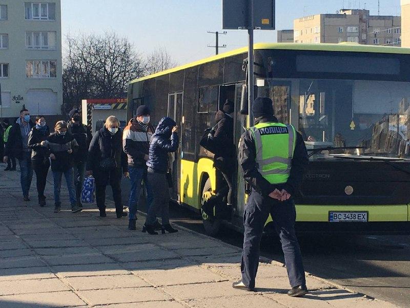 Через складну ситуацію з COVID-19 рух громадського транспорту у Львові вирішили не зупиняти / фото УНІАН, Мирослава Бзікадзе