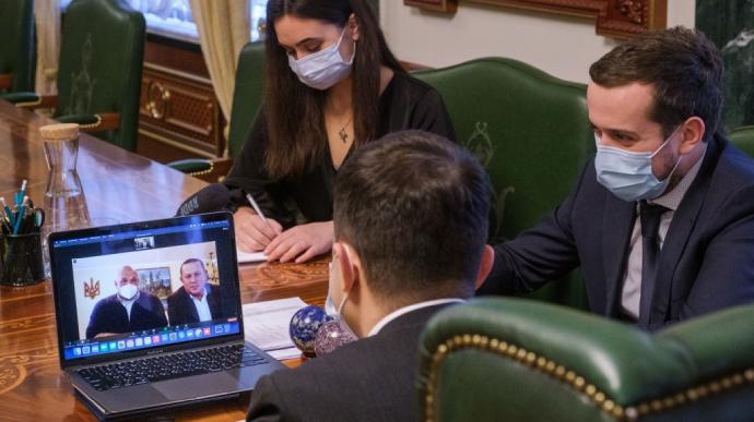 Зеленський та Вірастюк обговорили вакцинацію на Івано-Франківщині / фото president.gov.ua Зеленський та Вірастюк обговорили вакцинацію на Івано-Франківщині / фото president.gov.ua
