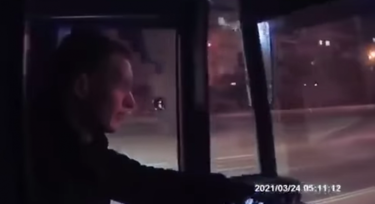 Водій нагрубив пасажирці / скріншот відео Водій нагрубив пасажирці / скріншот відео