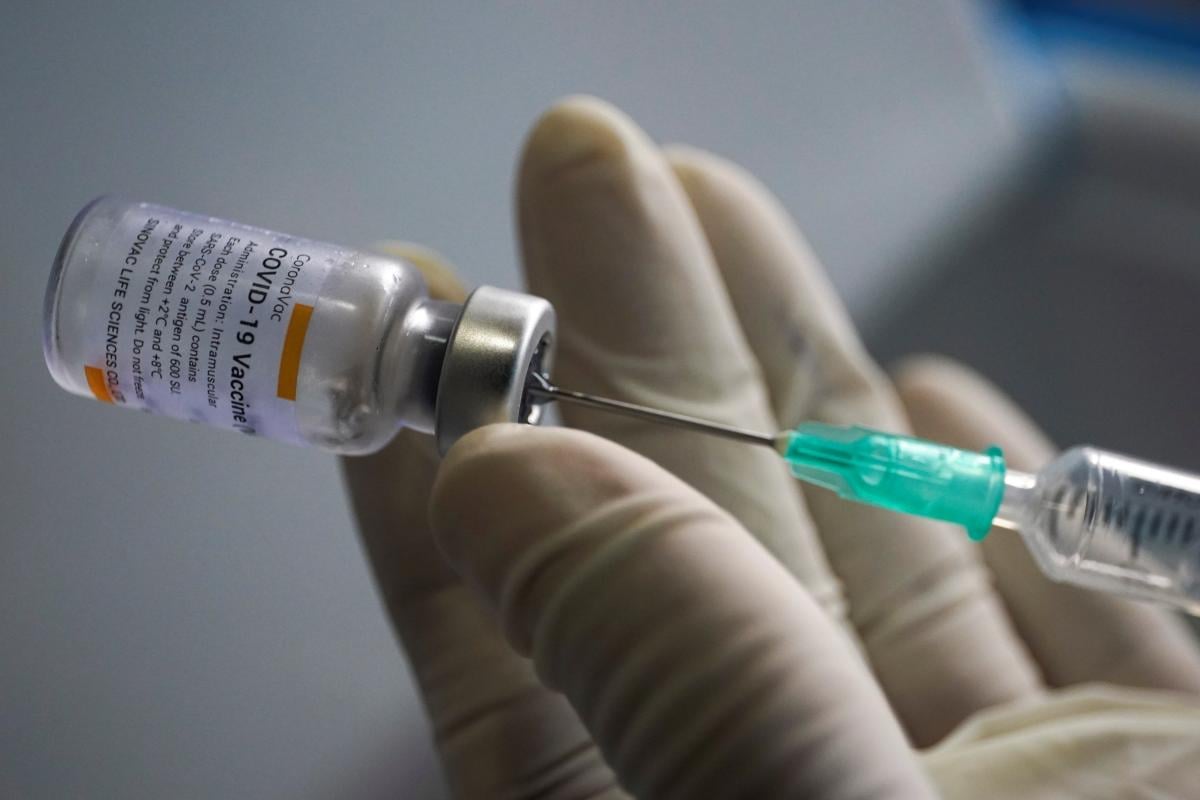 Вакцина Sinovac / иллюстрация REUTERS