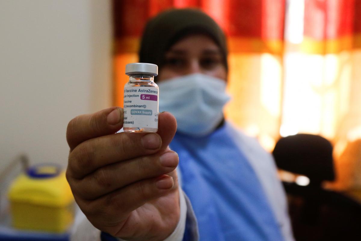 AstraZeneca - молодых немцев предупредили не делать вторую дозу вакцины от коронавируса / Иллюстрация REUTERS