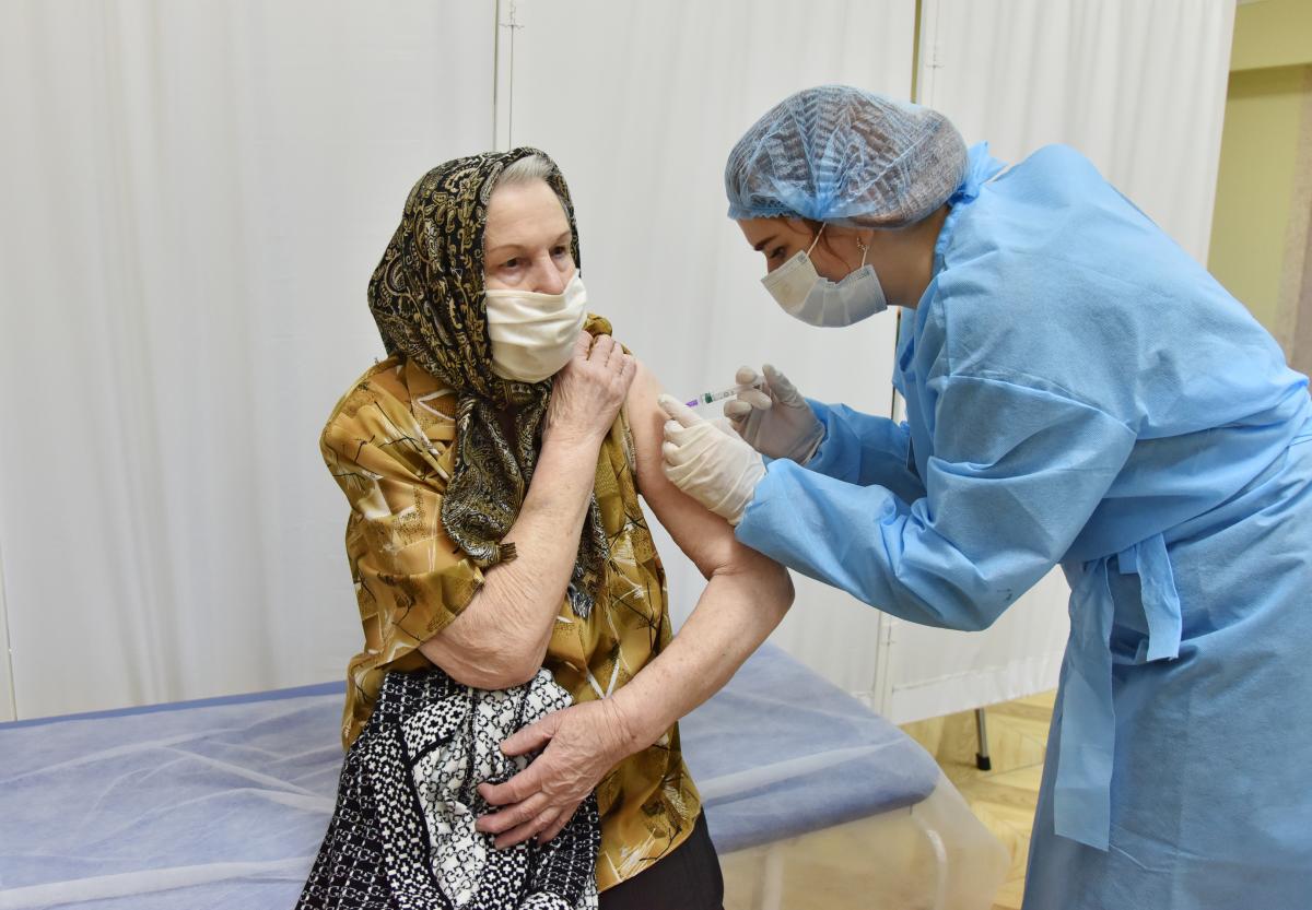 Новости Черкасс - в регионе за последние 5 дней не сделали ни одной прививки от COVID-19 / REUTERS