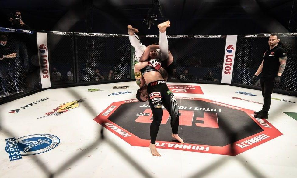 Прийом у виконанні Катерини Шакалової / фото instagram.com/fightexclusivenight Прийом у виконанні Катерини Шакалової / фото instagram.com/fightexclusivenight