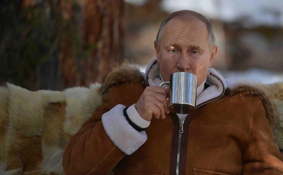 Нетрадиционные методы лечения Путину назначают его шаманы, к которым он ездит в Сибирь / фото Kemlin.ru