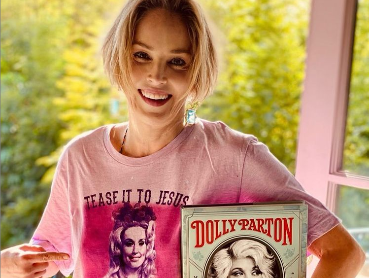 Актриса выпускает мемуары \ instagram.com/sharonstone Актриса выпускает мемуары \ instagram.com/sharonstone