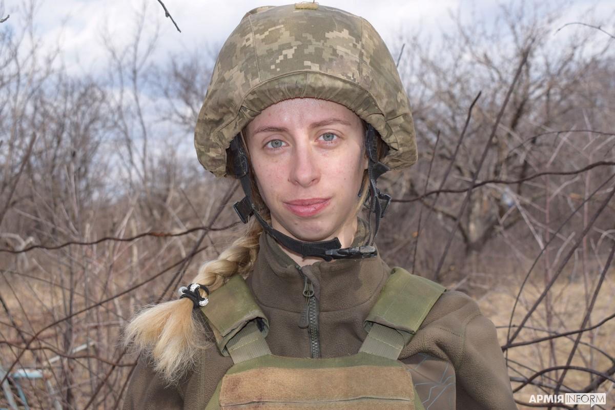 Светлана Землина спасает украинских воинов / фото uaarmyinform.com.ua Светлана Землина спасает украинских воинов / фото uaarmyinform.com.ua