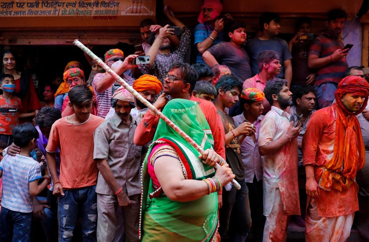 Население индии в 2024 году. Холи — Индуистский фестиваль весны. Праздник весны в Индии Холи. Фестиваль урожая в Индии Холи.