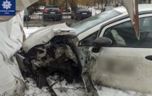 У поліції показали, як п’яний водій на швидкості влетів у будівлю в Києві (відео)