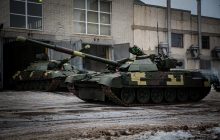 Чехія готує до відправлення в Україну танки: прем'єр залишив "автограф" на Т-72 (фото)