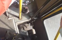 "Разом зі снігом розтанула маршрутка": у Луцьку курсує автобус без частини підлоги (відео)