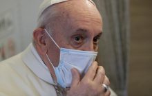Три пули и письмо с угрозами: Папе Римскому отправили странный конверт
