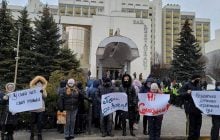 В Киеве протестуют против послов G7 - требуют независимый суд
