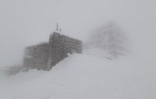 Справжня зима: Карпати заносить снігом, температура у горах впала до -11° (фото)