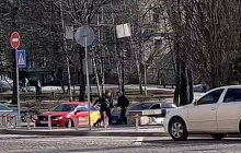 Ударил ножом в живот и убежал: в Киеве водитель во время ссоры устроил поножовщину (фото)