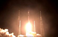 SpaceX отправила в космос новую партию спутников Starlink и показала зрелищные миссии видео