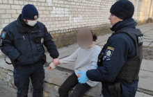 У Дніпрі п'яна 12-річна школярка різала вени на очах у перехожих (фото)