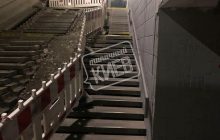 В Киеве рушится лестница в подземном переходе: коммунальщики нашли "оригинальный" выход из ситуации (фото)