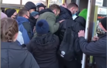 В Киеве штурмовали секонд-хенд: шокирующая толкотня попала на видео