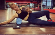 Боксерша пришла на взвешивание в сексуальных трусиках: ее соперница мусульманка была в закрытой одежде (видео)