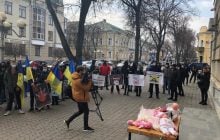 В Полтаве под судом, где рассматривают дело наркоторговцев, произошли столкновения (фото)