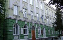 У Тернополі п'яна вчителька фізкультури била учня головою об стіну: поліцію до гімназії вирішили не кликати