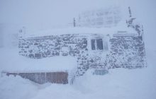 В Карпатах поднялась метель: объявлена высокая угроза схода лавин (фото)