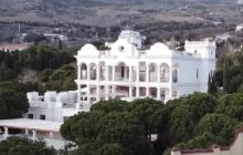 Забрав собі весь пляж: ЗМІ показали палац Медведчука у Криму (відео)