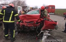У Миколаївській області зіткнулися легковики - загинули двоє підлітків, двоє військових травмовані (фото)
