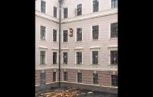 "Сработал человеческий фактор": в Черновицкой ОГА из окна швыряли мебель (видео)