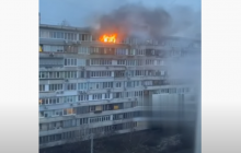 В Киеве вспыхнул пожар в многоэтажке: люди повыбегали из дома (видео)