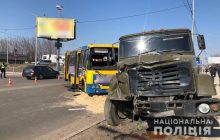 В Луцке столкнулись маршрутка и грузовик, пострадали семь человек (фото, видео)