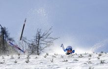 Олимпийский чемпион рухнул на землю, выполняя прыжок на лыжах с трамплина (фото, видео)