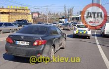 В Киеве конфликт на дороге закончился стрельбой и ДТП: на месте образовалась пробка (фото, карта)