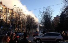В центре Киева из-за прорыва трубопровода образовался огромный гейзер (видео)