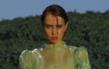 Надя Дорофеева в мини-платье похвасталась стройной фигурой