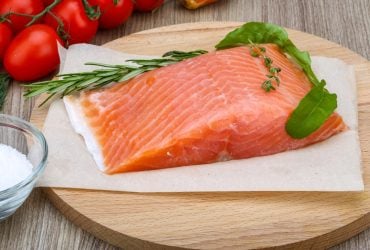 Краще, ніж в магазині: як смачно засолити червону рибу