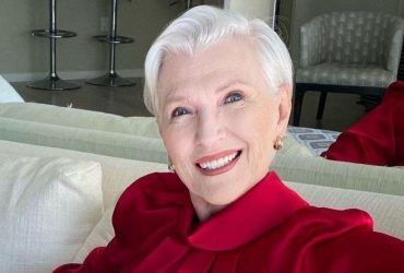 Мей Маск показала, який вигляд мала в бікіні в 20 років (фото)