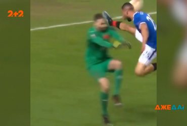 Страшні кадри з матчу Славія – Рейнджерс: нападник шотландців вдарив шипами у обличчя голкіпера